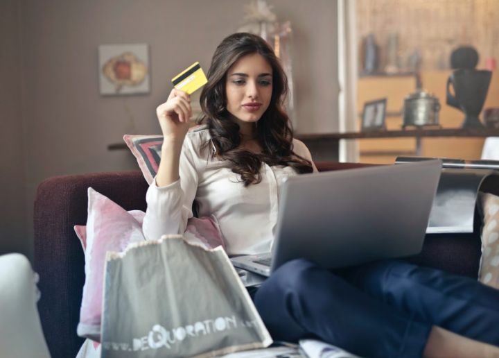 woman purchasing online using a gift card