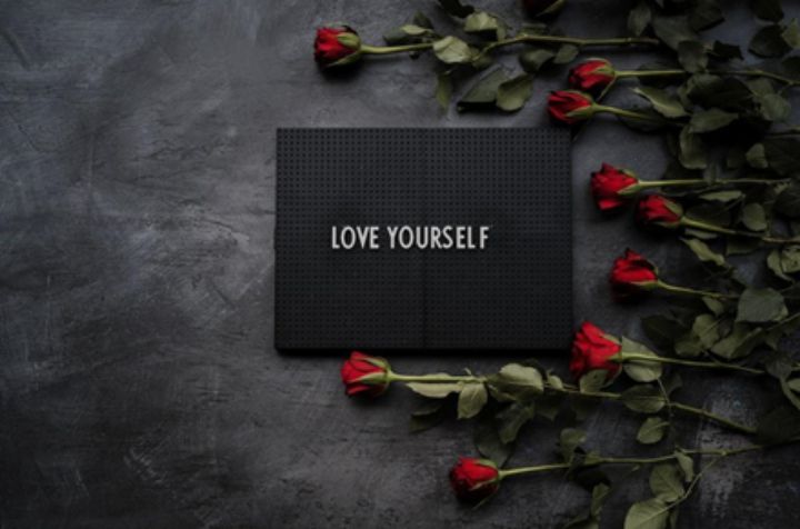 love yourself mat with red roses around