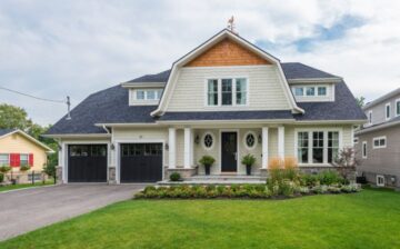 House and a front lawn