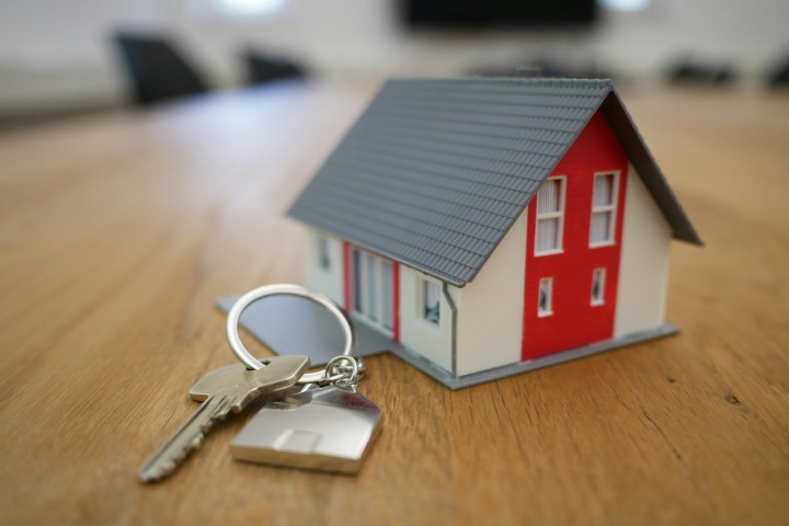 scale house with key