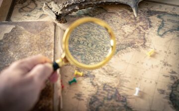 magnifier showing United States Map